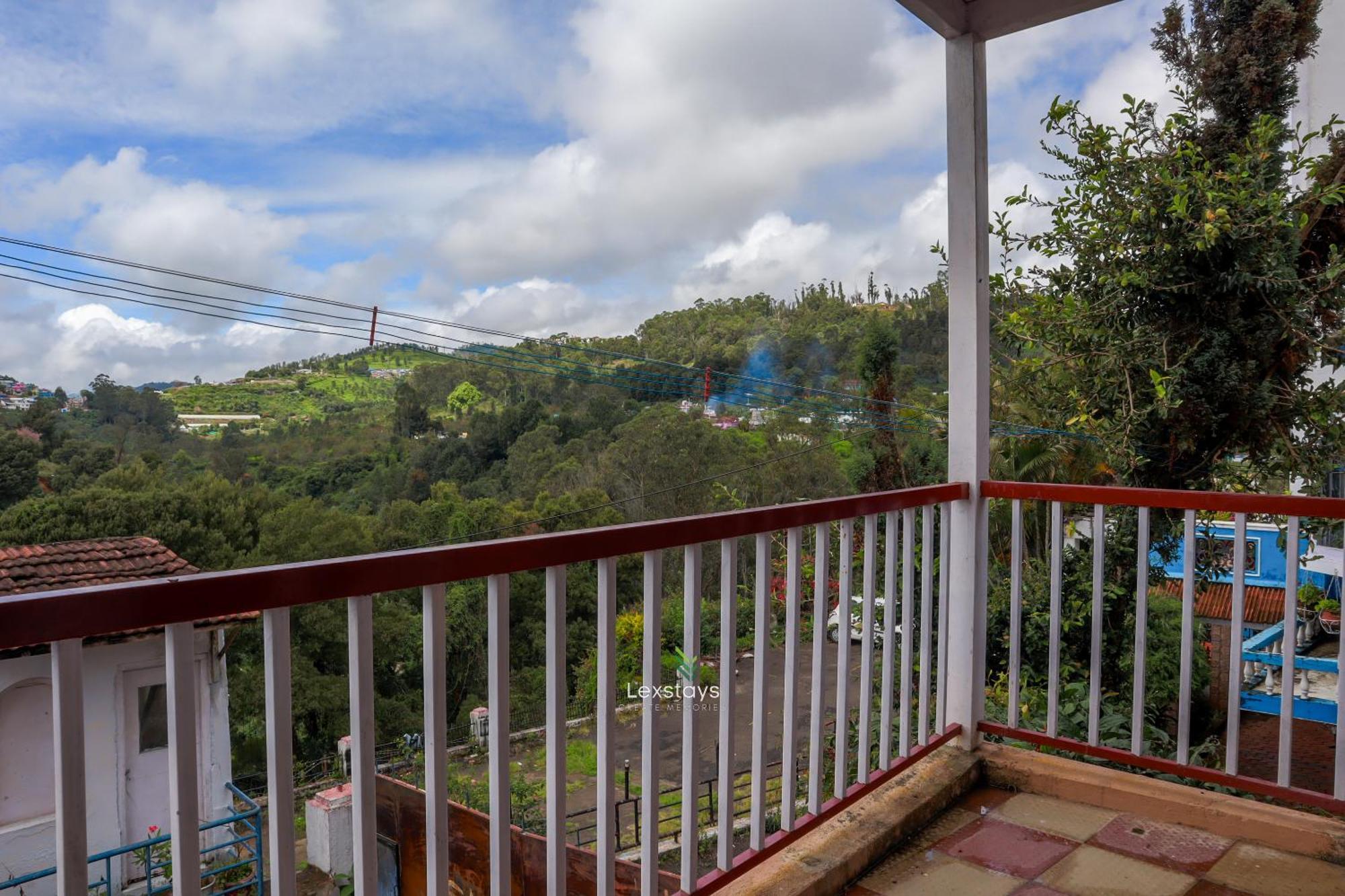 Vijaya Deepa Guest House By Lexstays Coonoor Exterior photo